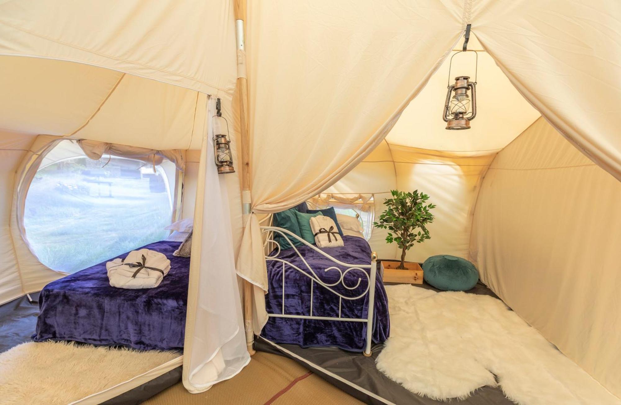 Stargazer Glamping Uk The Mahal 8 People Hotel Ross-on-Wye Bagian luar foto