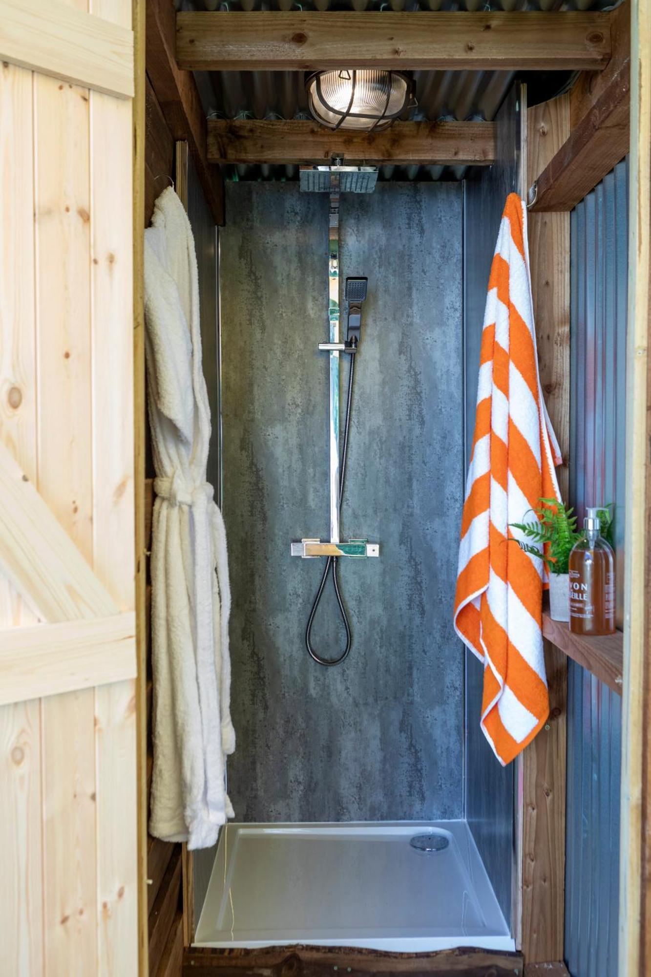 Stargazer Glamping Uk The Mahal 8 People Hotel Ross-on-Wye Bagian luar foto