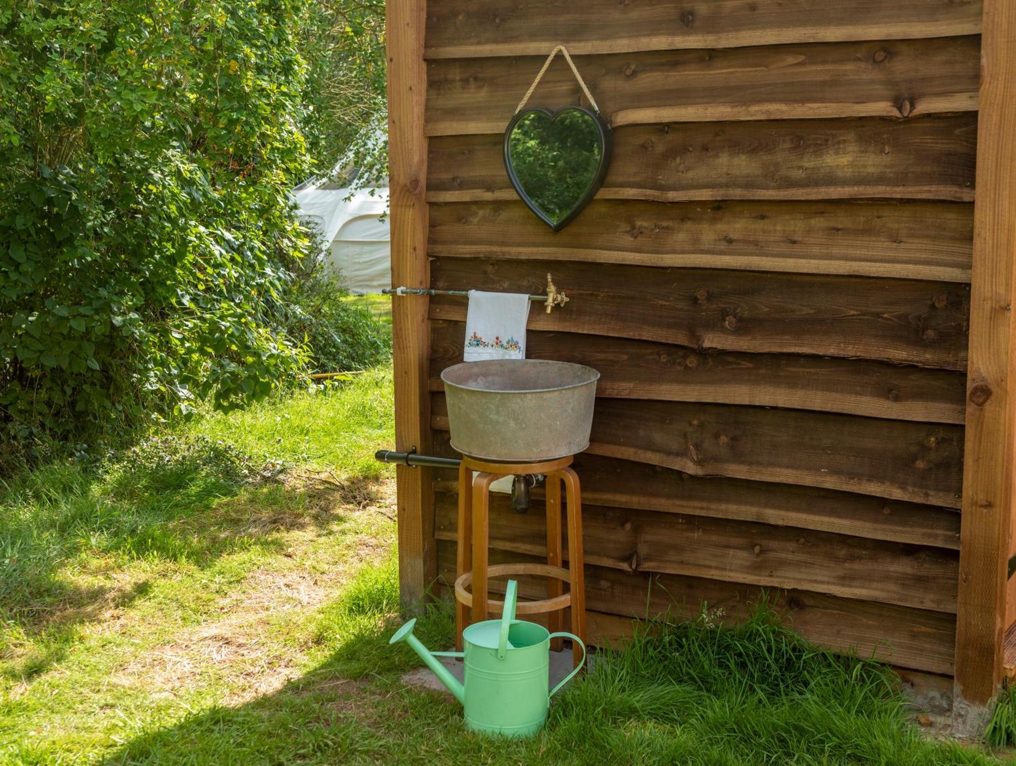 Stargazer Glamping Uk The Mahal 8 People Hotel Ross-on-Wye Bagian luar foto