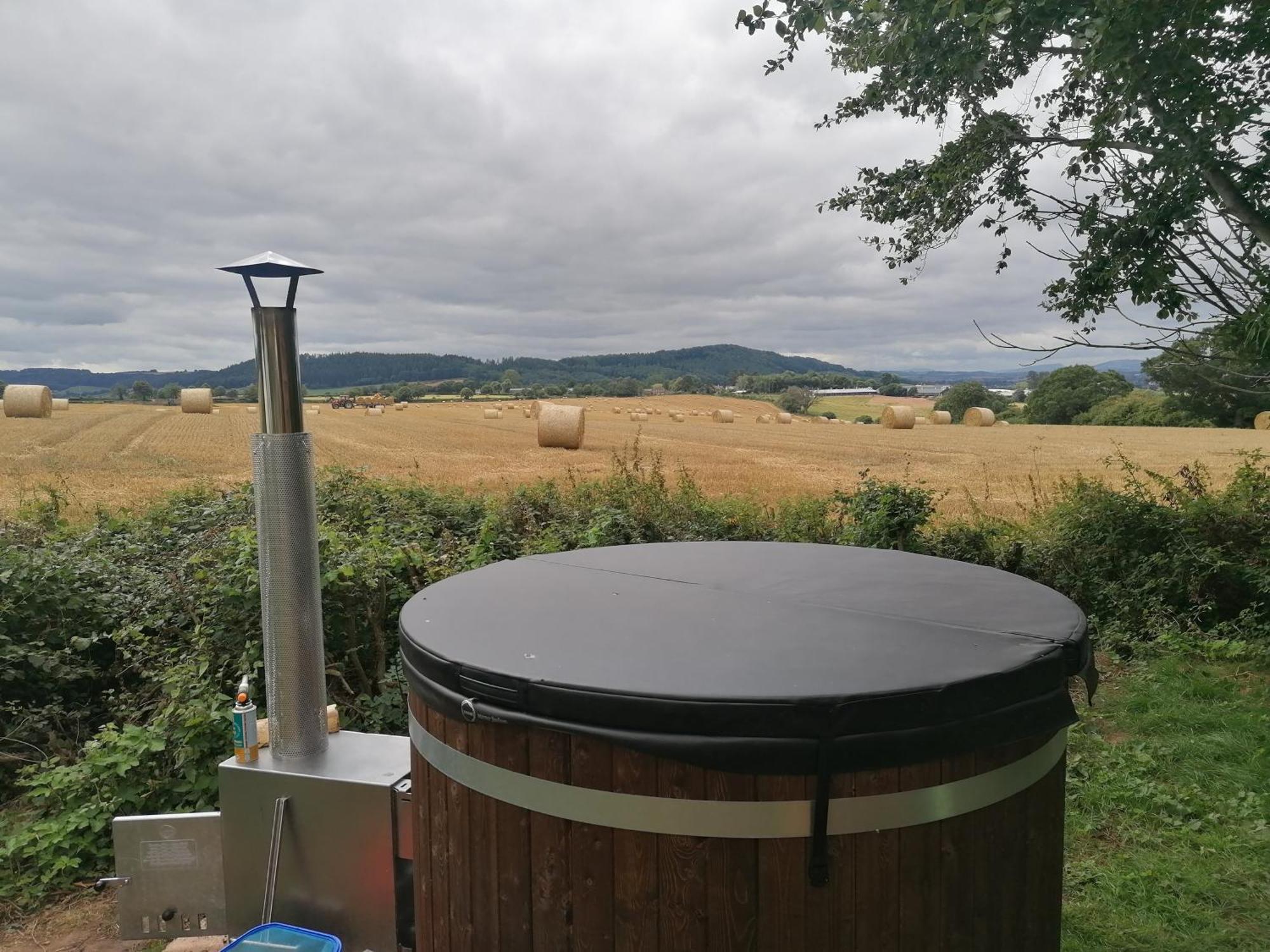 Stargazer Glamping Uk The Mahal 8 People Hotel Ross-on-Wye Bagian luar foto